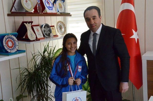 Atletizm T&uuml;rkiye Şampiyonası&rsquo;nda Dereceye Giren &Ouml;ğrenciler &Ouml;d&uuml;llendirildi 1