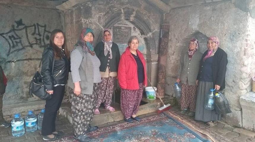 Tarihi &Ccedil;eşme Başında Referandum Sohbeti