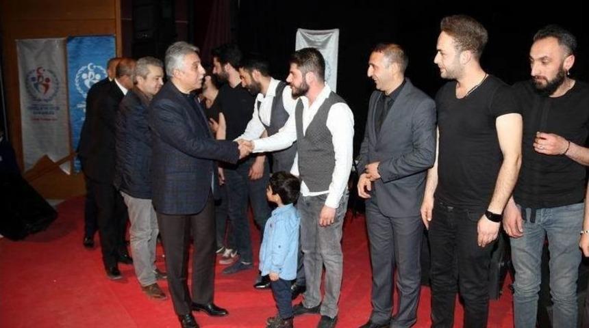 Hakkari&rsquo;de "dillerden G&ouml;n&uuml;llere" M&uuml;zik Dinletisi