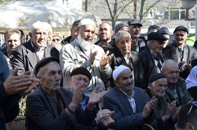 Yığılca Vekilini Bağrına Bastı 1