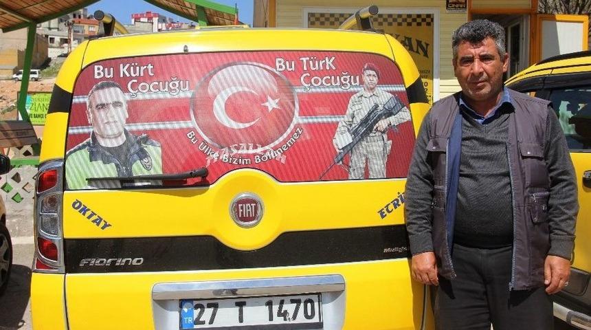 Kahraman Şehitlerin Posterlerini Taksilerinde Taşıyorlar