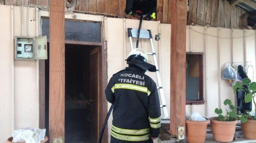 Prefabrik Evde &Ccedil;ıkan Yangın Korkuttu