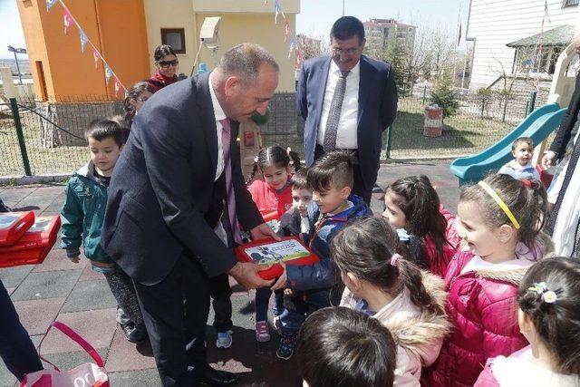 Gölbaşı Belediye Başkanı Duruay Miniklerle Çiçek Ekti