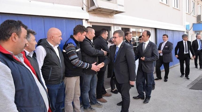 Milletvekili Eldemir, Boz&uuml;y&uuml;k Belediyesi Personelini Ziyaret Etti, Referandum İ&ccedil;in Destek İstedi