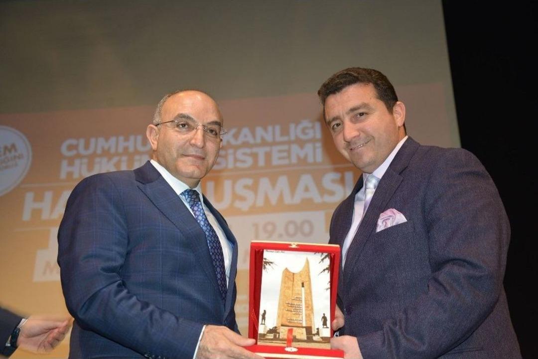 Cumhurbaşkanı Başdanışmanı K&ouml;roğlu, Boz&uuml;y&uuml;k&rsquo;te Cumhurbaşkanlığı H&uuml;k&uuml;met Sistemini Anlattı