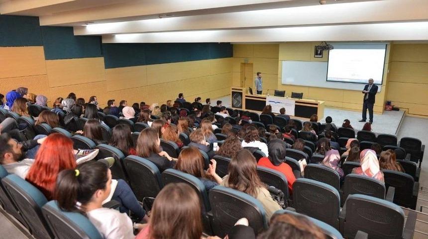 ‘çeviride Uzmanlık’ Konferansı Saü’de Düzenlendi