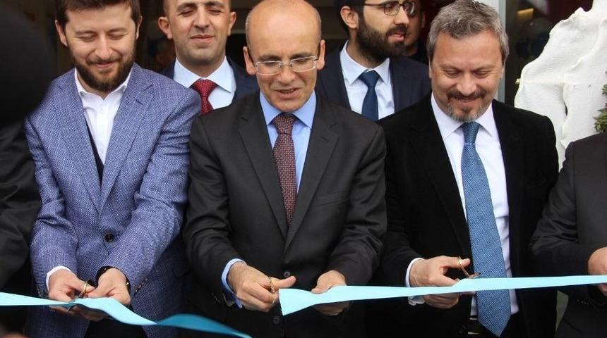 Başbakan Yardımcısı Mehmet Şimşek, Gaziantep&rsquo;te Beyaz Eşya Mağazasının A&ccedil;ılışını Yaptı