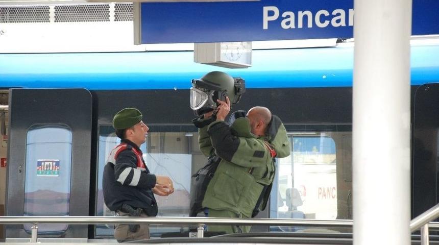 İzmir&rsquo;de Bomba İhbarıyla Tren Durduruldu, Yolcular Tahliye Edildi