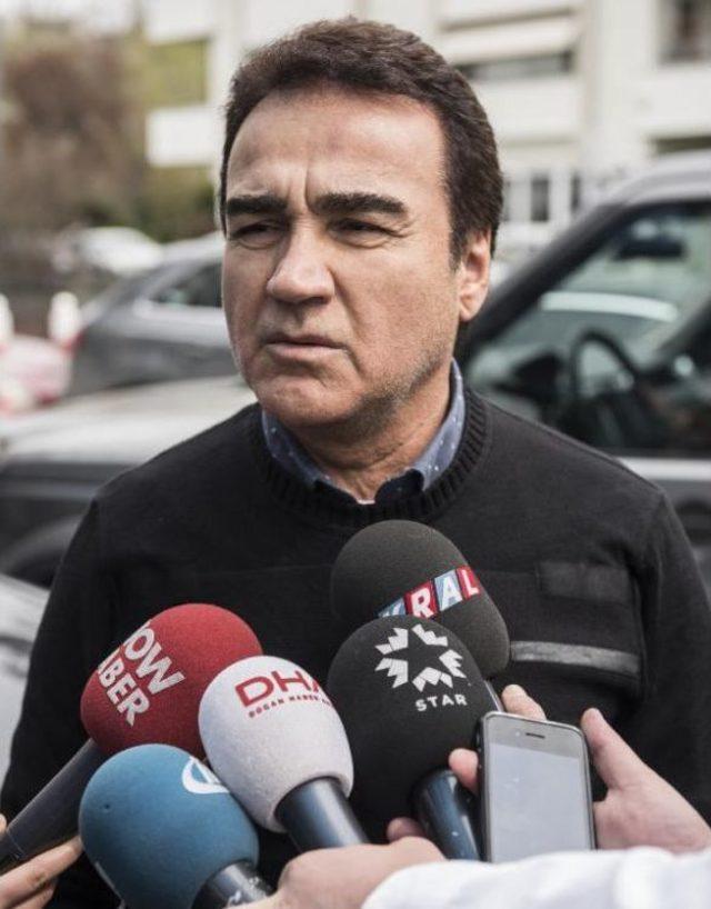 İbrahim Erkal Için Hastane Önünde Gözyaşları