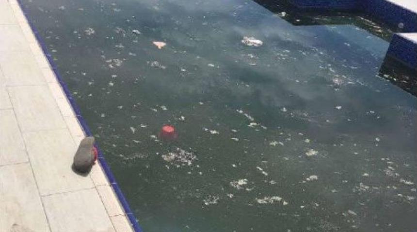 Havuza D&uuml;şen Minik Enis'in Iki Kez Kalbi Durdu