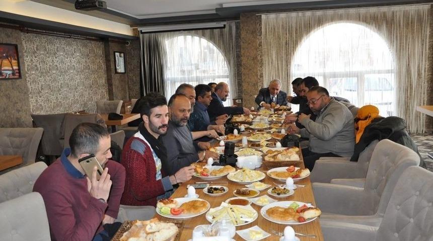 Ak Parti Basınla Bir Araya Geldi