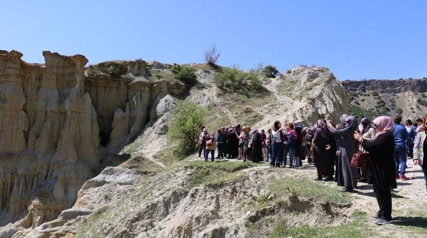 Manisalı Kadınlar Kula&rsquo;yı Gezdi