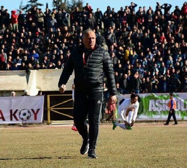 Utaş Uşakspor'da Akedemik Antrenör