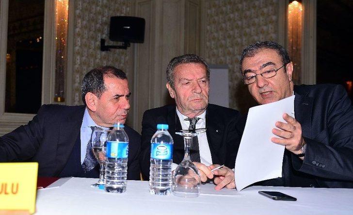 Galatasaray Divanı Basına Kapatıldı G3