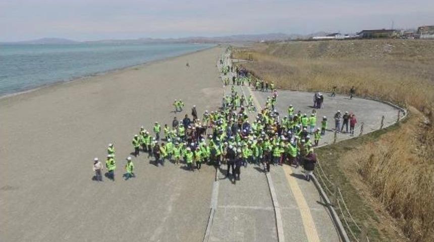 Van G&ouml;l&uuml;'nde 15 Bin &Ouml;ğrenciyle Temizlik Kampanyası