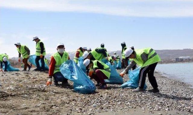 Van Gölü'nde 15 Bin Öğrenciyle Temizlik Kampanyası