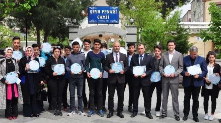 &Ouml;ğrencilerden Esnafa Tabelada T&uuml;rk&ccedil;e Isim &Ccedil;ağrısı