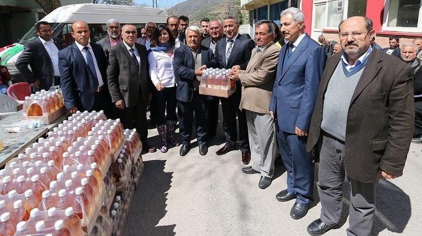 Osmaniye&rsquo;de Sirke Sineğine Karşı Elma Sirkesi Dağıtıldı