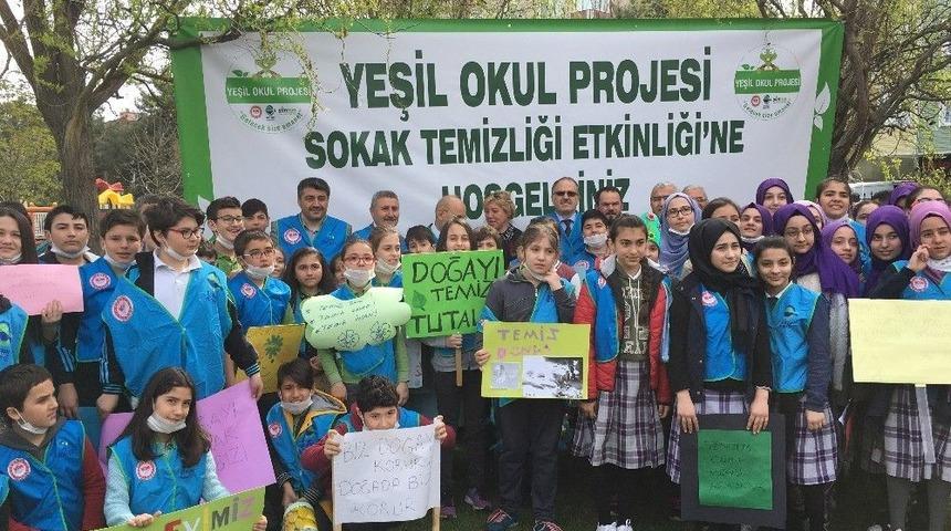 Belediye Başkanı Ve &Ouml;ğrenciler Sokaktan &Ccedil;&ouml;p Topladı