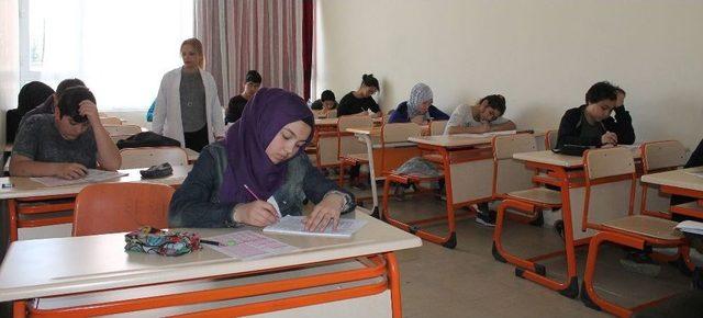 Büyükşehir’in Tertiplediği Teog Deneme Sınavına Yaklaşık 10 Bin Öğrenci Katıldı