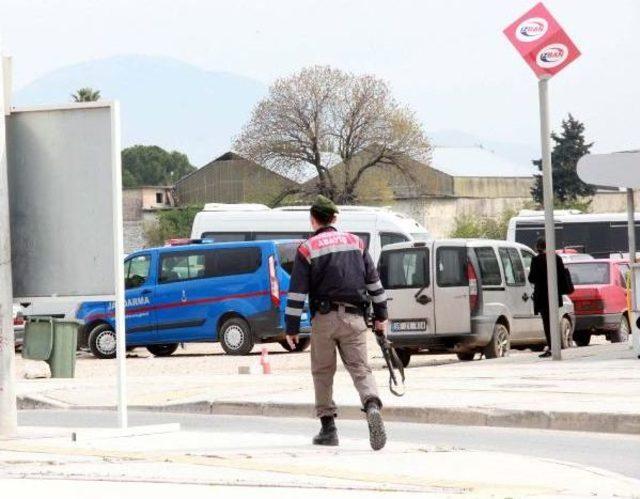 İzban'da Şüpheli Paket Yolcuları Tahliye Ettirdi