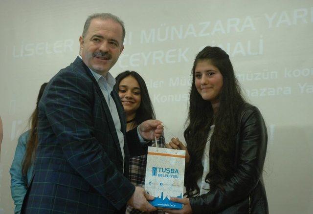 Tuşba’da Münazara Yarışmasının Çeyrek Finali Yapıldı