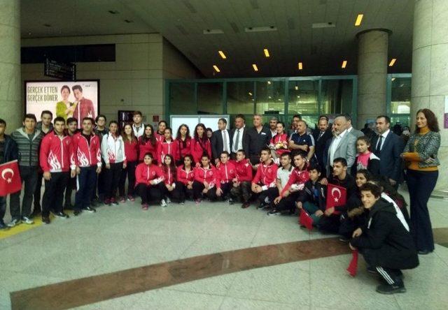 Haltercilere Coşkulu Karşılama 1