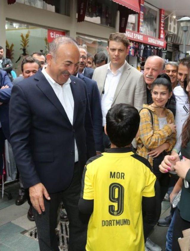 Çavuşoğlu, 'hayır' Standını Ziyaret Etti