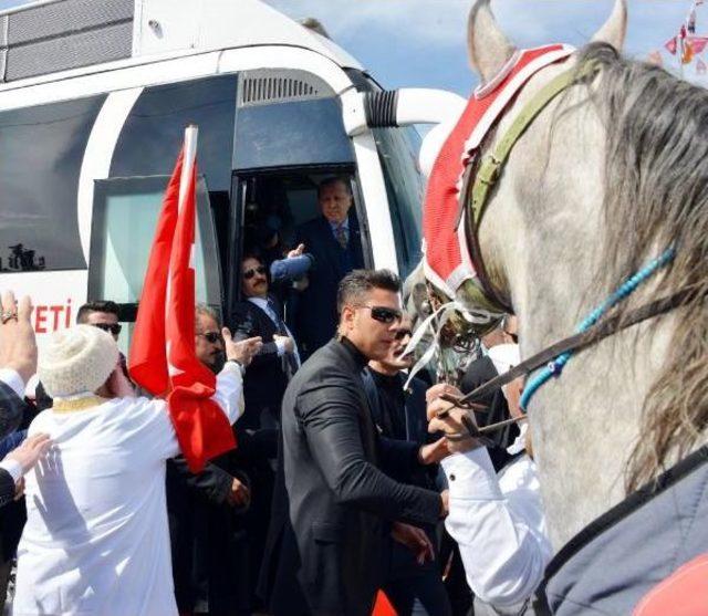 Cumhurbaşkanı Erdoğan'ı Atlı Ciritçiler Karşıladı