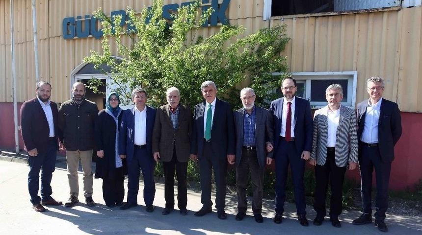 Başkan Karaosmanoğlu, G&uuml;&ccedil; Plastik Fabrikasını Ziyaret Etti