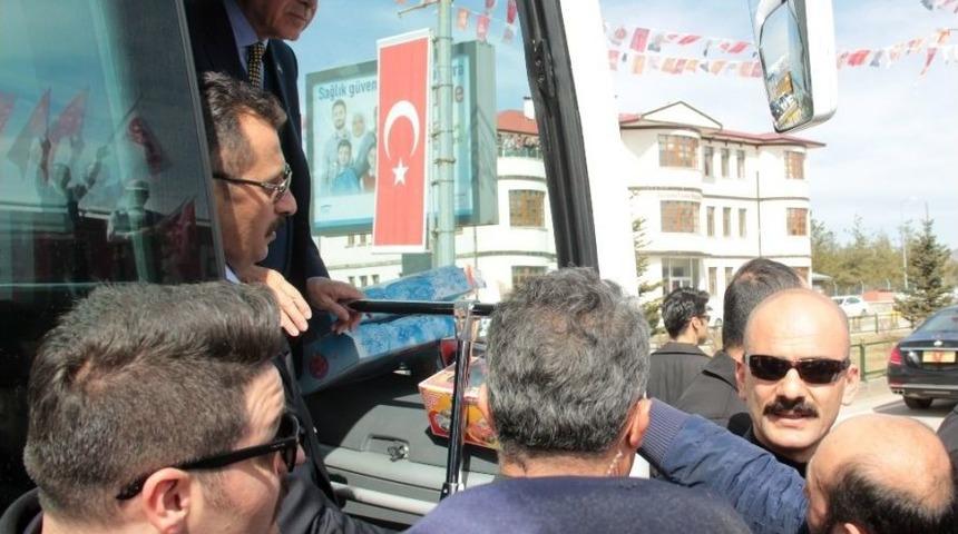 Cumhurbaşkanı Erdoğan, Erzurum&rsquo;da Cirit&ccedil;iler Tarafından Karşılandı