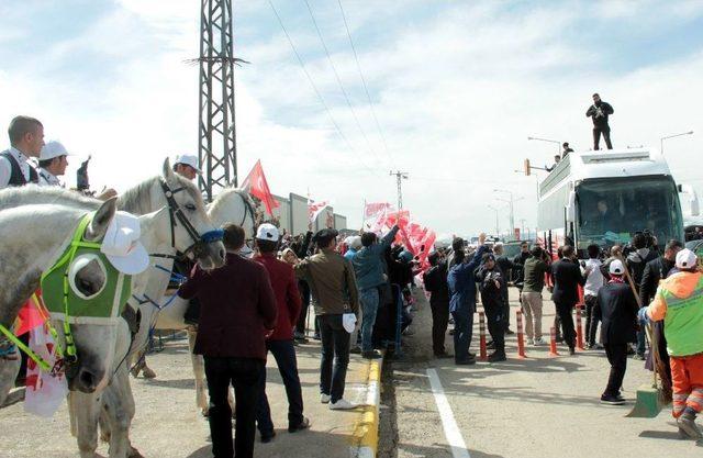 Cumhurbaşkanı Erdoğan, Erzurum’da Ciritçiler Tarafından Karşılandı