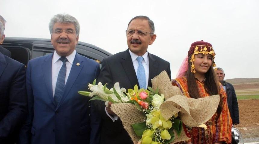 &Ccedil;evre Ve Şehircilik Bakanı Mehmet &Ouml;zhaseki: