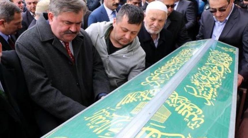 Mahalleli, 5 Yaşındaki &Ccedil;ocuğun Kazada &Ouml;ld&uuml;ğ&uuml; Yolu Kapattı (2)