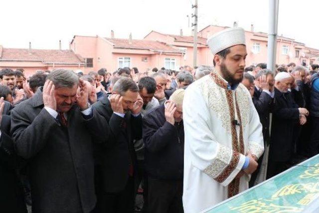 Mahalleli, 5 Yaşındaki Çocuğun Kazada Öldüğü Yolu Kapattı (2)