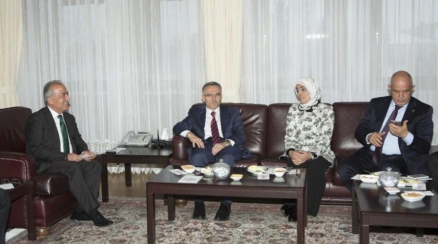 Maliye Bakanı Ağbal, Rekt&ouml;r &Ccedil;omaklı&rsquo;yı Ziyaret Etti