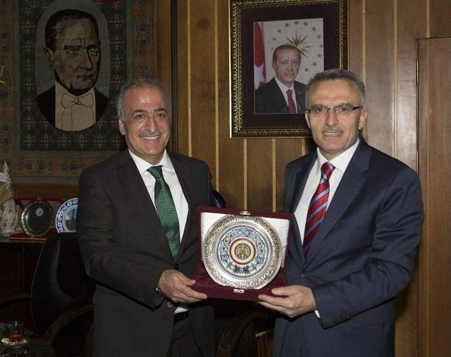 Maliye Bakanı Ağbal, Rekt&ouml;r &Ccedil;omaklı&rsquo;yı Ziyaret Etti 1