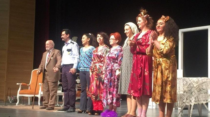 &lsquo;d&uuml;d&uuml;kl&uuml;de Kıymalı Bamya&rsquo; Oyunu Sahnelendi