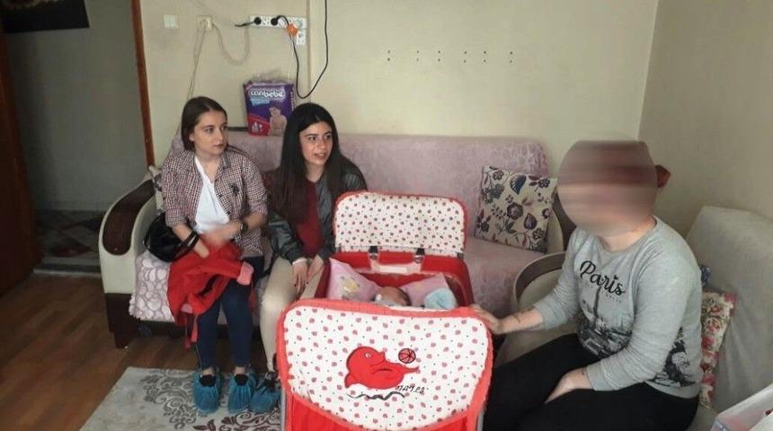 &Uuml;niversitelilerden Duygulandıran Davranış