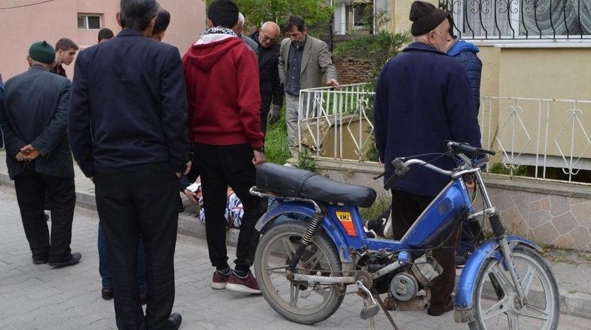 Bah&ccedil;e Duvarına &Ccedil;arpan Motosiklet S&uuml;r&uuml;c&uuml;s&uuml; Yaralandı