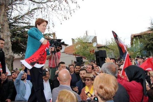 Meral Akşener: 3 Kişi Görevlendirilmiş Beni Vuracaklarmış, Gelsinler Görsünler