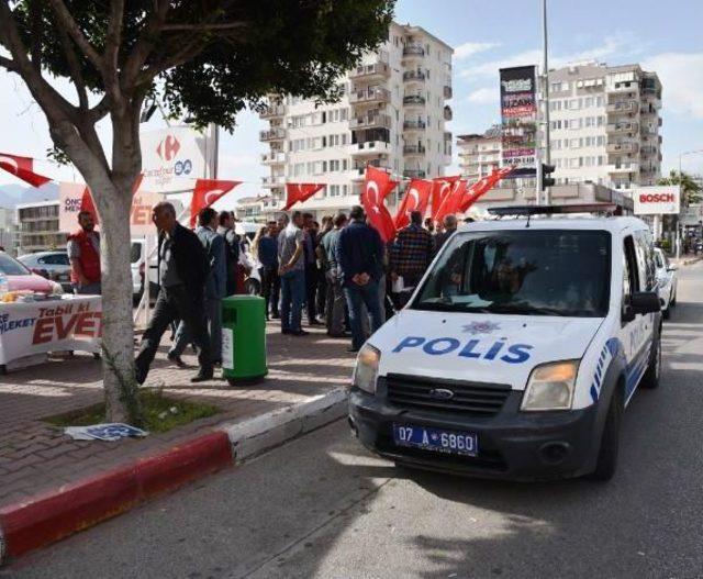 Ak Parti'nin Referandum Standına Saldırı