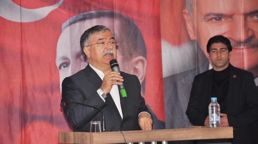 Bakan Yılmaz Referandum Mesaisini S&uuml;rd&uuml;r&uuml;yor