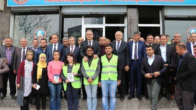 Milletvekili Yüksel, 2 Saatte 5 Kilometre Yol Yürüdü 2