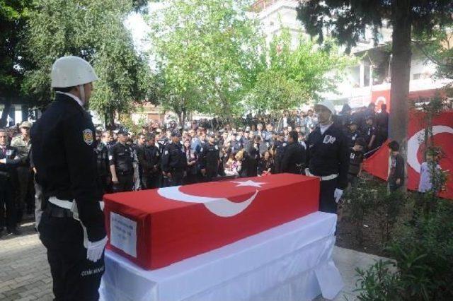 Diyarbakır Şehidi Polis Memuru Toprağa Verildi 3