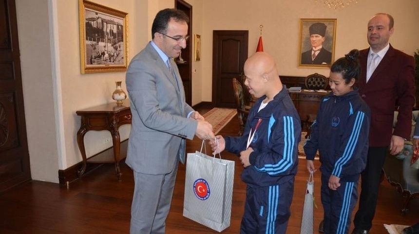 Vali &Ccedil;ataklı &Ouml;zel Sporcuları Kabul Etti