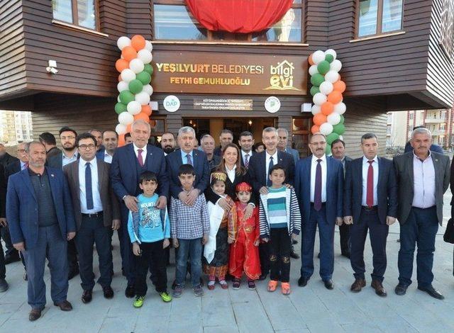 Yeşilyurt Belediyesi Fethi Gemuhluoğlu Bilgi Evi Hizmete Girdi