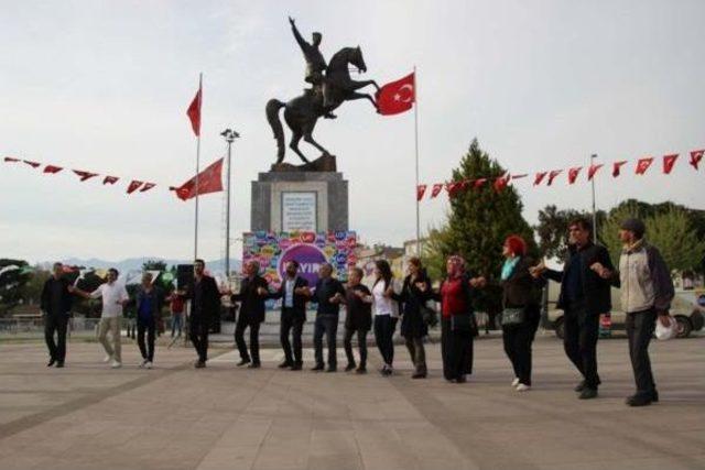 Hdp Mitinginde Satırlı Saldırı Girişimini Polis Engelledi