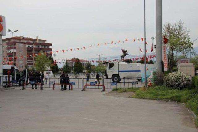 Hdp Mitinginde Satırlı Saldırı Girişimini Polis Engelledi