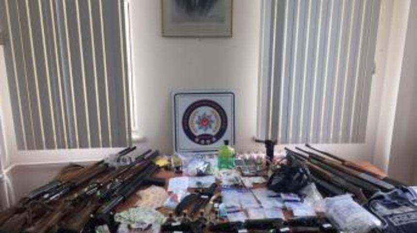 Su&ccedil; Şebekesi &Ccedil;&ouml;kertildi: 21 G&ouml;zaltı